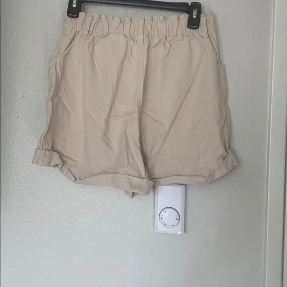 H&M Women's Tan Cargo Shorts - Picture 2 of 10